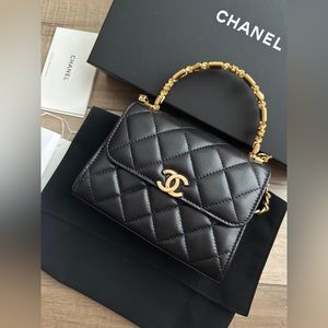 Chanel | 22B Collection CC Diamond-quilted too handle bag